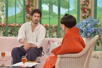 左より平井堅、黒柳徹子。 (c)テレビ朝日