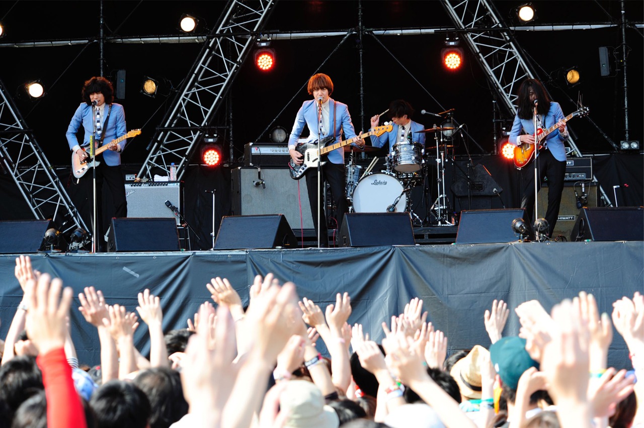 THE BAWDIES