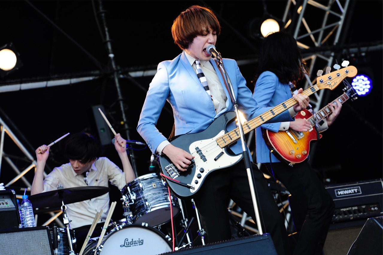THE BAWDIES