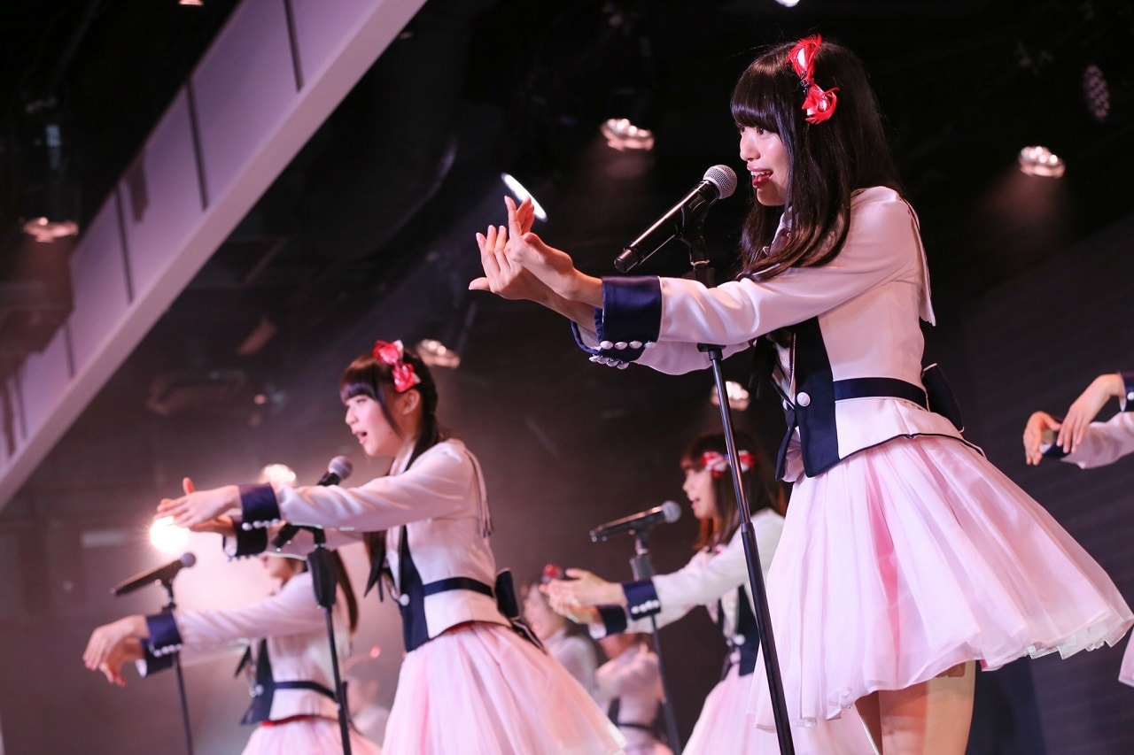 NGT48、新潟県内女子学生限定ライブで“自撮り講座”