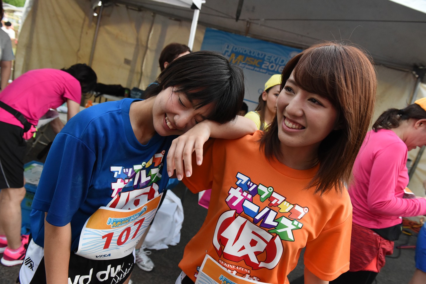 タスキを渡した直後の新井愛瞳。