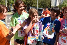 ゴールした直後のアップアップガールズ（仮）。