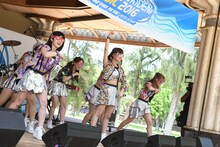 アップアップガールズ（仮）によるライブの様子。