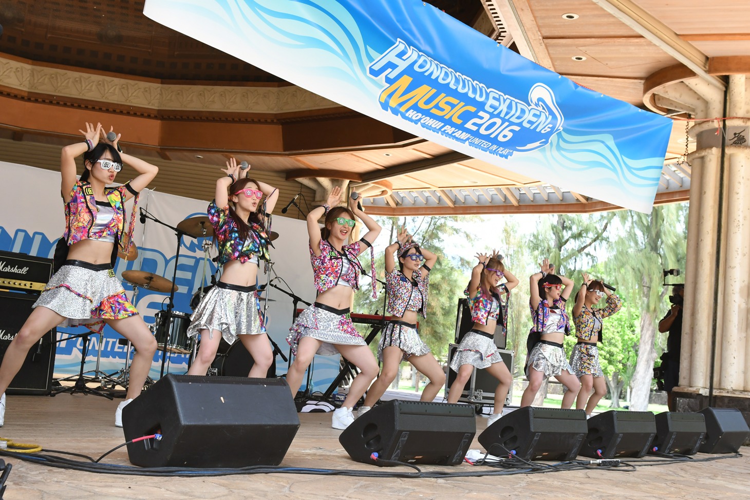 アップアップガールズ（仮）によるライブの様子。