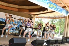 アップアップガールズ（仮）によるライブの様子。