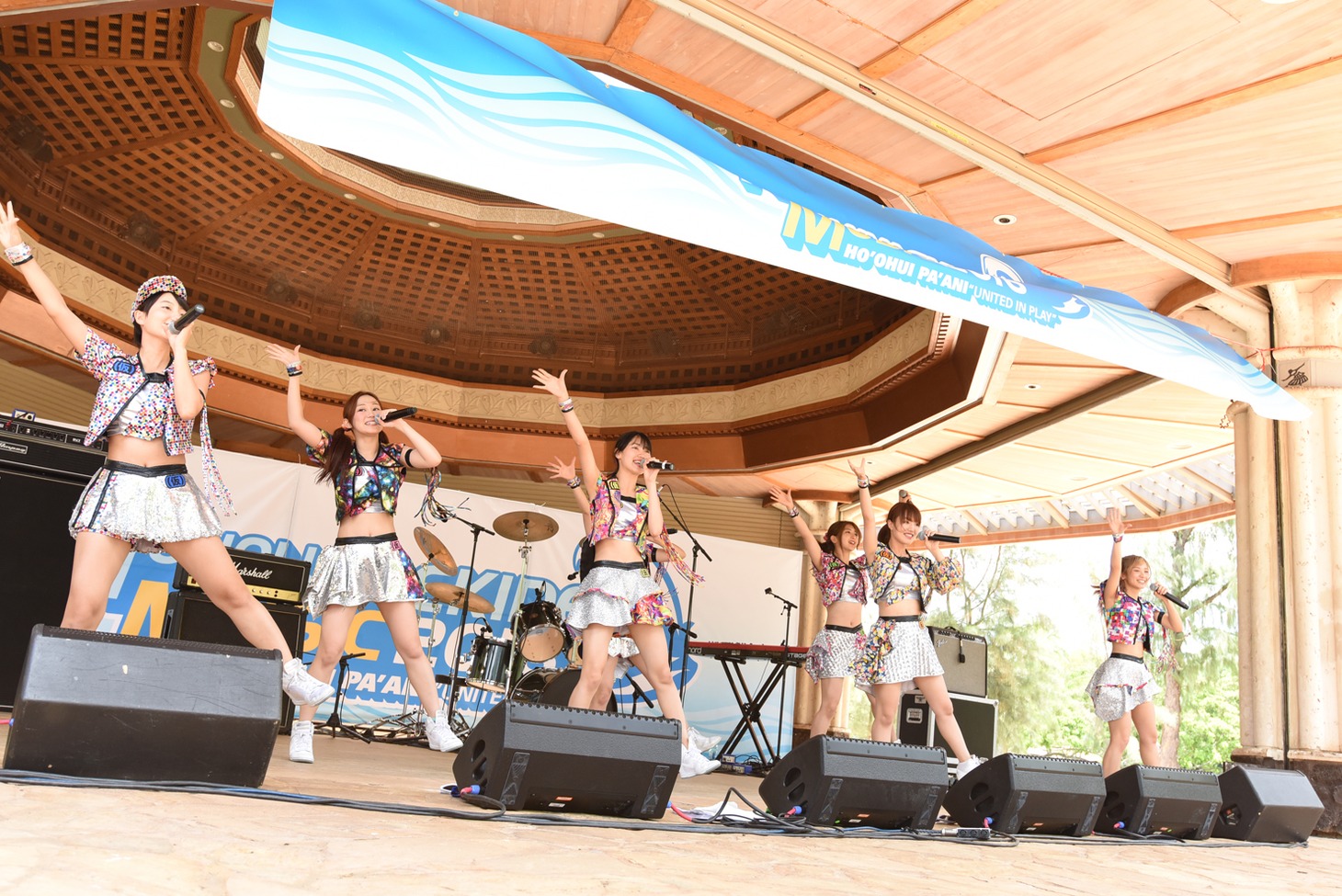 アップアップガールズ（仮）によるライブの様子。
