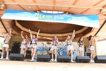 アップアップガールズ（仮）によるライブの様子。