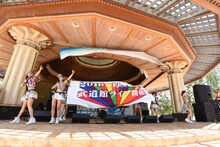 アップアップガールズ（仮）によるライブの様子。