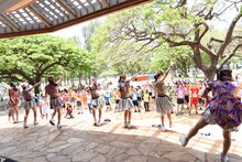 アップアップガールズ（仮）によるライブの様子。