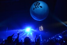 「ソロスカイウォーク」する咲良菜緒。