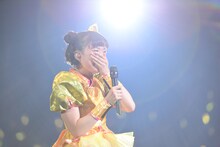 ボロ泣きする伊藤千由李。