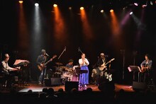 「加藤いづみ 25th Anniversary Concert『あの日、私の歌が生まれた』」の様子。