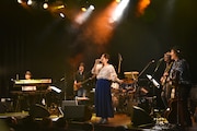 「加藤いづみ 25th Anniversary Concert『あの日、私の歌が生まれた』」の様子。