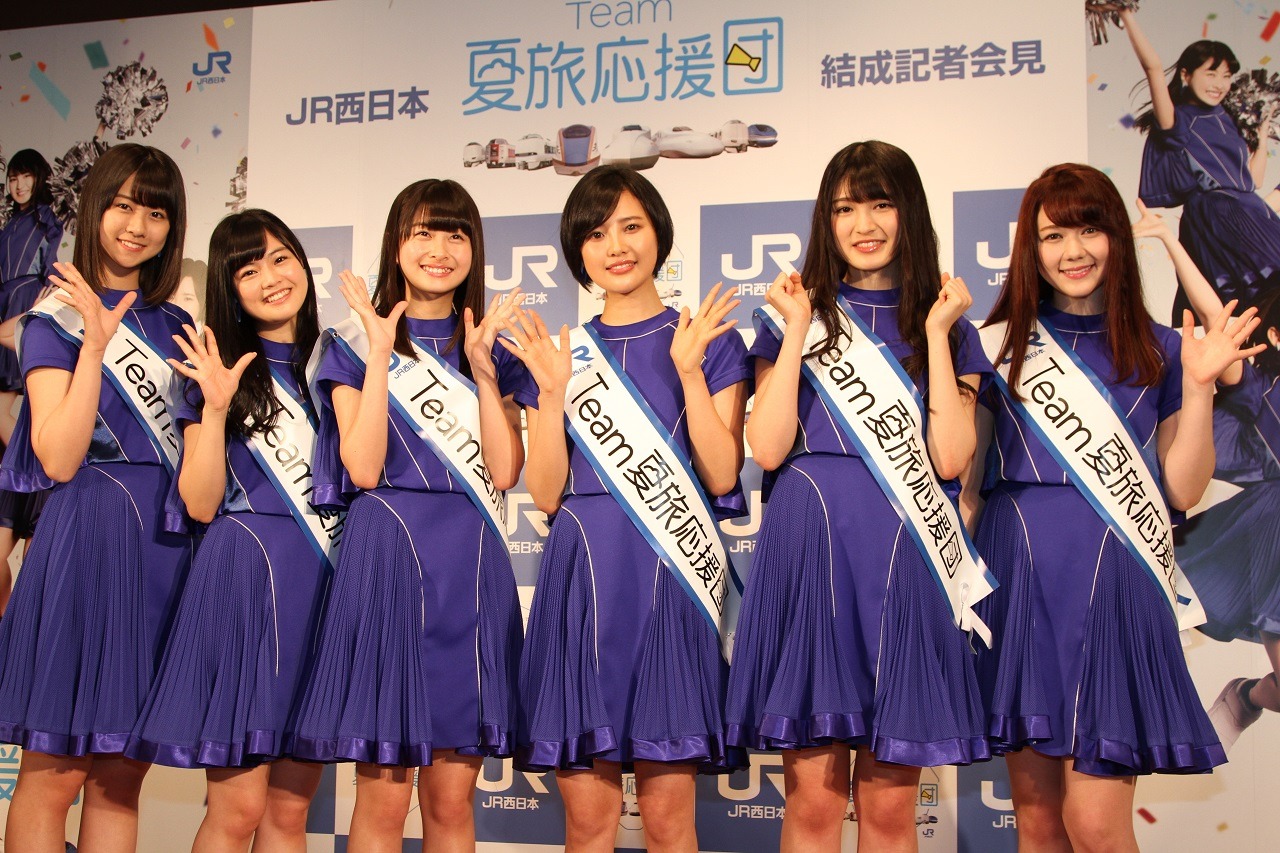 「Team夏旅応援団」発表会の様子。(c)AKS