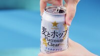 サッポロビール「サッポロ 麦とホップ Platinum Clear（プラチナクリア）」CM「春菜も爽快」篇のワンシーン。
