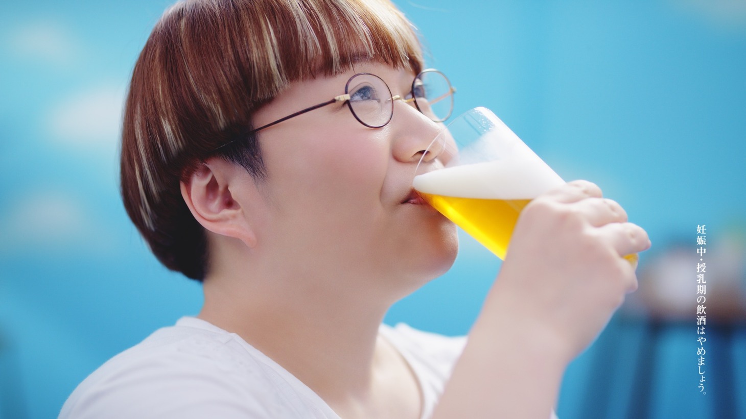 サッポロビール「サッポロ 麦とホップ Platinum Clear（プラチナクリア）」CM「春菜も爽快」篇のワンシーン。