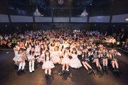 エンディングでの記念撮影の様子。