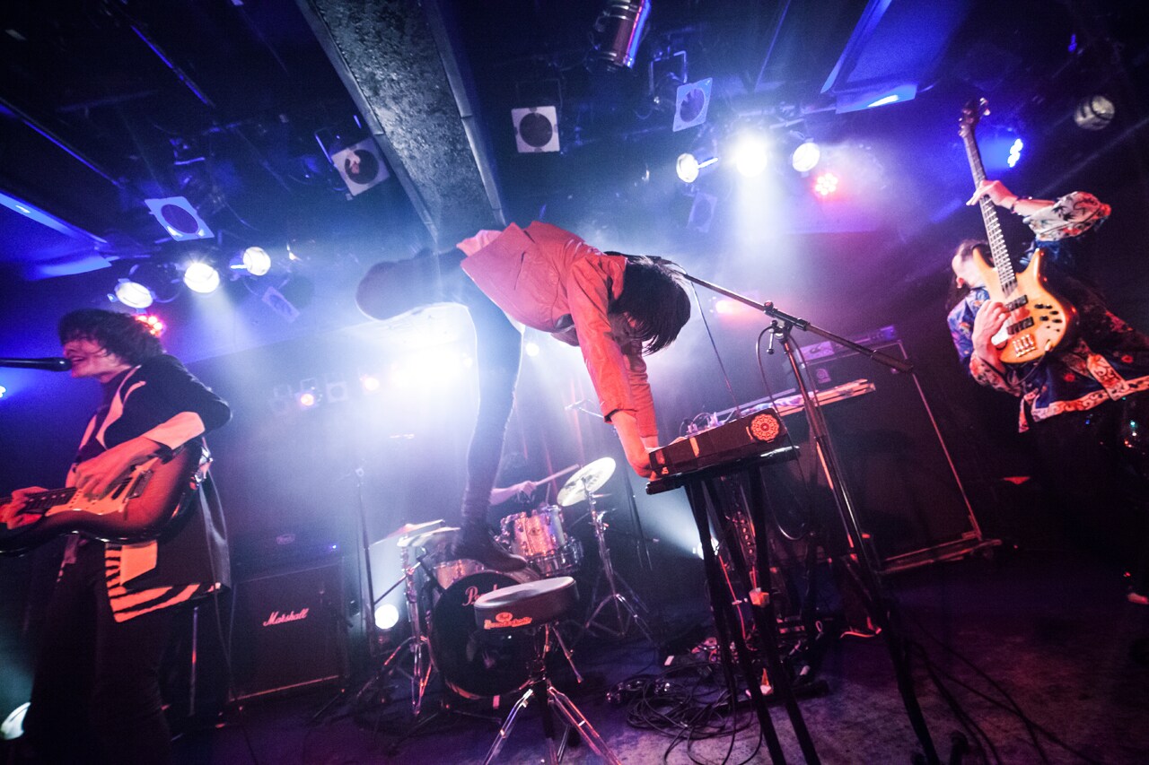 5月22日に東京・渋谷Star Loungeで行われた、オワリカラのワンマンライブの様子。