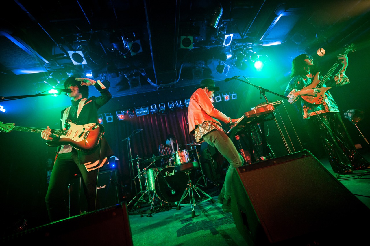 5月22日に東京・渋谷Star Loungeで行われた、オワリカラのワンマンライブの様子。
