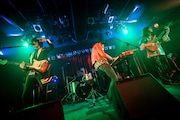 5月22日に東京・渋谷Star Loungeで行われた、オワリカラのワンマンライブの様子。