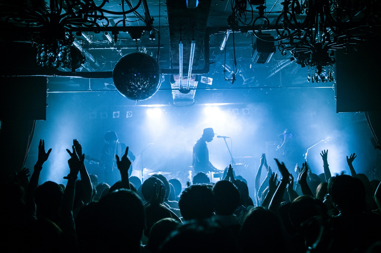 5月22日に東京・渋谷Star Loungeで行われた、オワリカラのワンマンライブの様子。