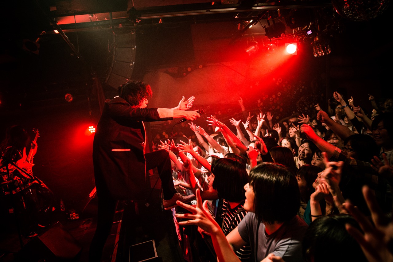 5月22日に東京・渋谷Star Loungeで行われた、オワリカラのワンマンライブの様子。