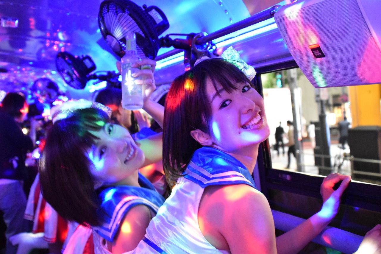 「Hummer Party Bus」車内の様子。