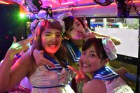 「Hummer Party Bus」車内の様子。