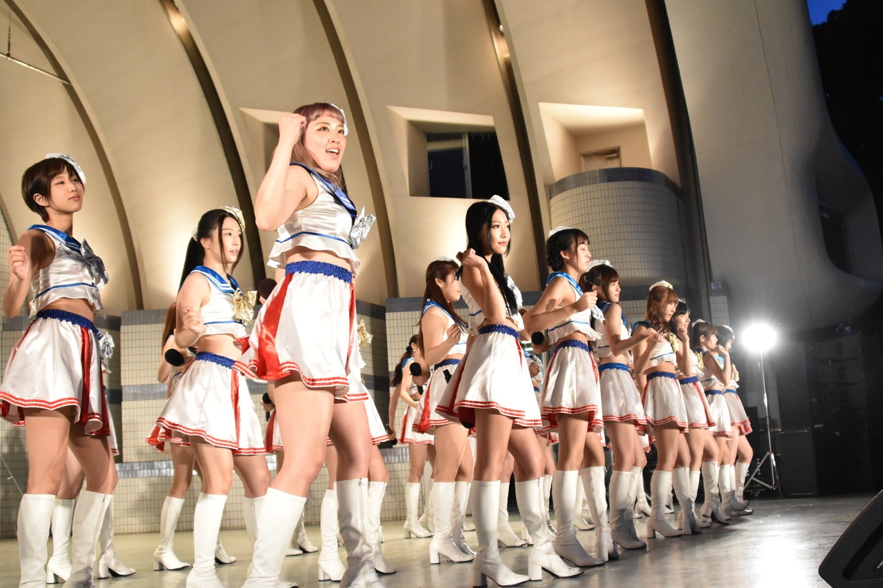 昨日5月24日に東京・代々木公園イベント広場野外ステージで行われたフリーライブの様子。