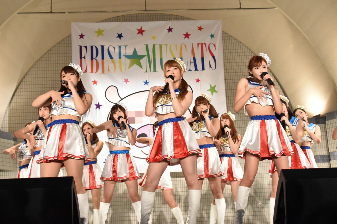 昨日5月24日に東京・代々木公園イベント広場野外ステージで行われたフリーライブの様子。