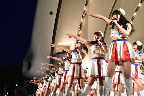 昨日5月24日に東京・代々木公園イベント広場野外ステージで行われたフリーライブの様子。