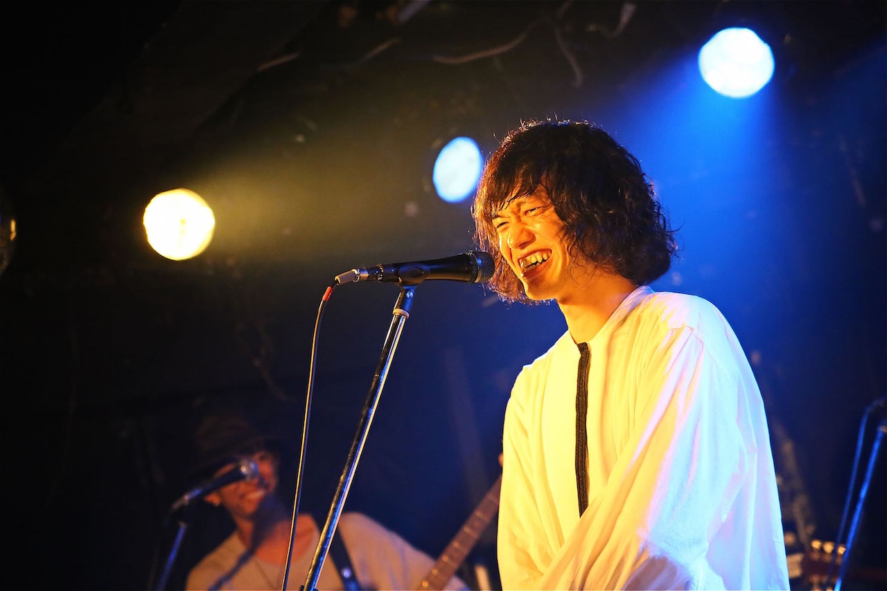 Suck a Stew Dry、バンド結成日ワンマンに「口角が上がっちゃう」