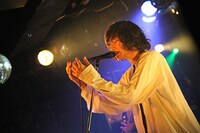篠山コウセイ（Vo, G）（撮影：結城さやか）