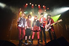 黒猫チェルシーともも（チャラン・ポ・ランタン）が演じる、THE HEAD WINDS。（写真提供：ソニー・ミュージックレコーズ）