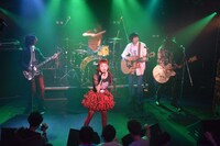 「毒島ゆり子のせきらら日記」第6話ライブシーンの撮影の様子。（写真提供：ソニー・ミュージックレコーズ）