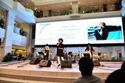夏代孝明「クロノグラフ発売記念イベント」東京・池袋サンシャインシティ噴水広場公演の様子。