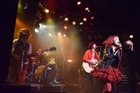 「毒島ゆり子のせきらら日記」第6話ライブシーンの撮影の様子。（写真提供：ソニー・ミュージックレコーズ）