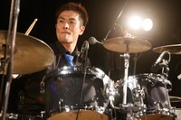 日比野慎也（Dr / 永原真夏＋SUPER GOOD BAND）（撮影：木村泰之）