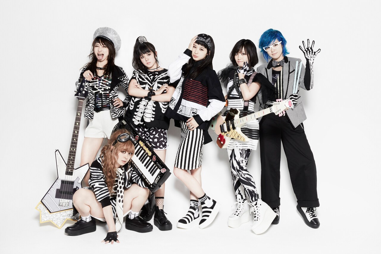 Gacharic Spin「メガシャキ」CMで鈴木亮平と大盛り上がり