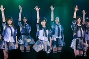 5月26日の「最終ベルが鳴る」公演の様子。 (c)AKS