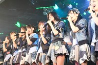 5月26日の「最終ベルが鳴る」公演の様子。 (c)AKS