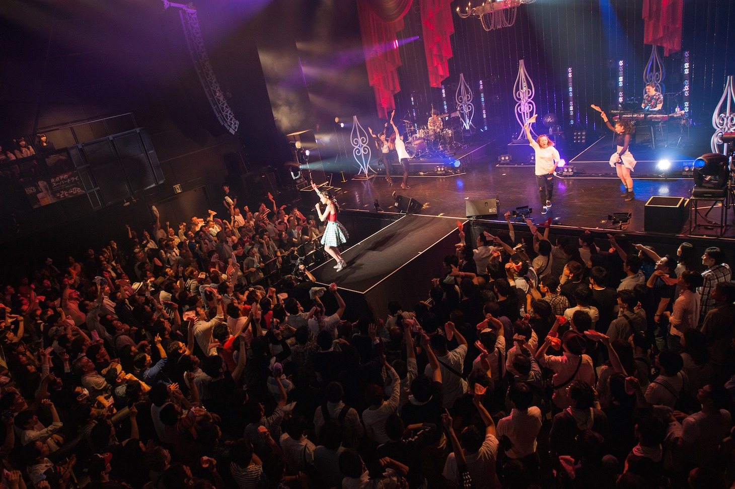 安田レイ「安田レイ TOUR 2016 "PRISM"」赤坂BLITZ公演の様子。（Photo by Satoshi Hata）