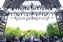 angelaデビュー13周年記念☆拡大版「全部が主題歌ライヴ!!」の様子。