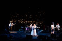 angelaデビュー13周年記念☆拡大版「全部が主題歌ライヴ!!」の様子。