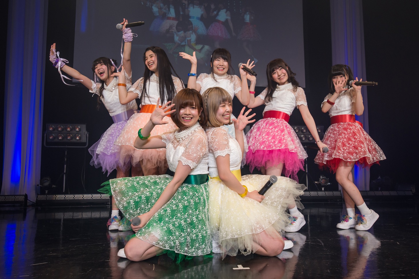 虹色fanふぁーれによるライブの様子。（写真撮影：林晋介）