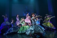 SUPER☆GiRLSによるライブの様子。（写真撮影：林晋介）