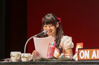 アニメ「こるたま！」の感想メールを読み上げる上坂すみれ。