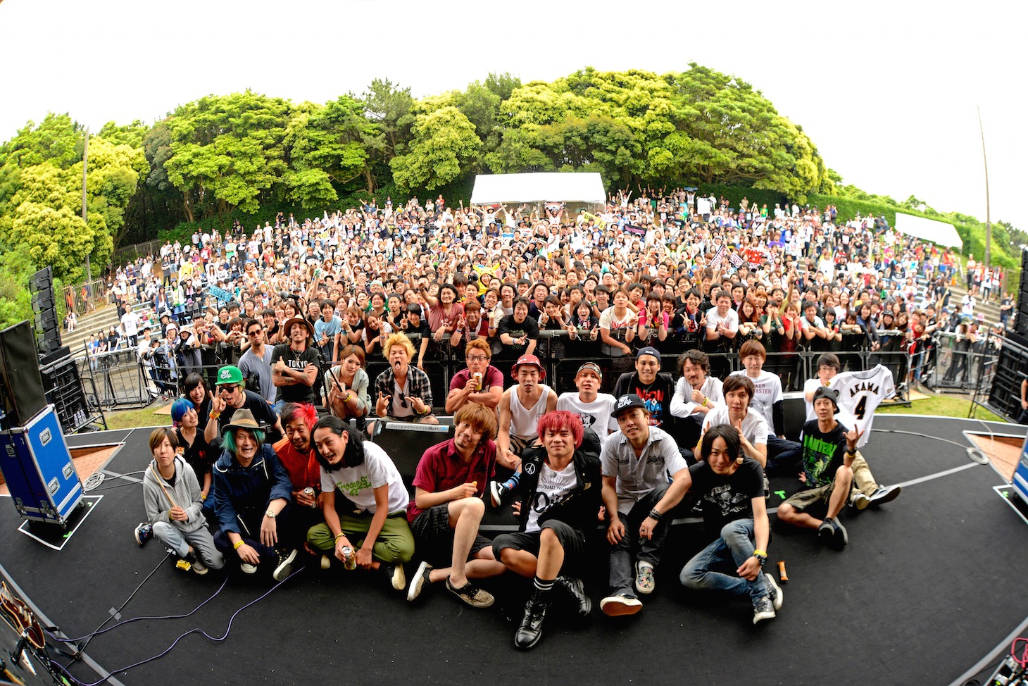 「ONION ROCK FES -CHIBA DE CARNIVAL 2016-」5月28日公演の集合写真。（撮影：半田安政[showcase]）
