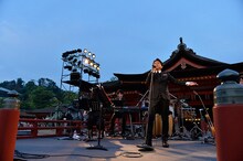 「嚴島神社 世界文化遺産登録20周年記念事業 藤井フミヤ 奉納コンサート」の様子。（Photo by TEAM LIGHTSOME）