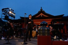 「嚴島神社 世界文化遺産登録20周年記念事業 藤井フミヤ 奉納コンサート」の様子。（Photo by TEAM LIGHTSOME）